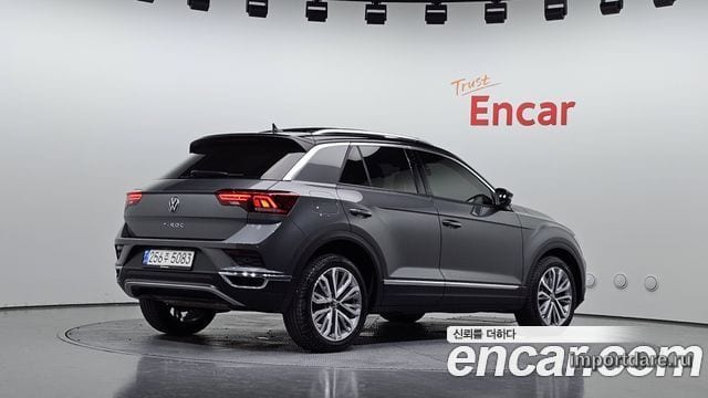 Volkswagen T-Roc сбоку