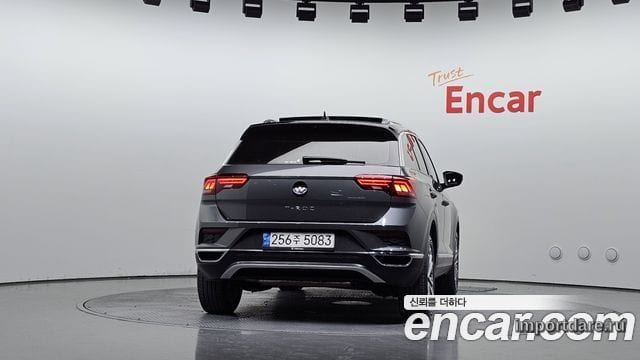 Volkswagen T-Roc сзади