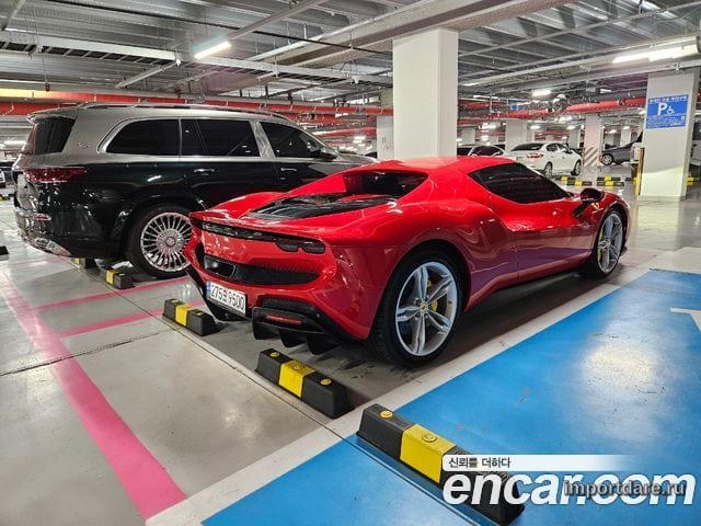 Ferrari 296 сбоку