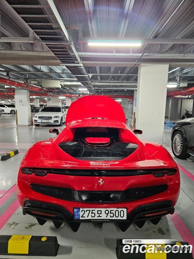 Ferrari 296 сзади