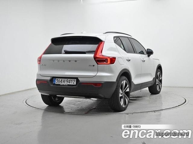 Volvo XC40 сбоку