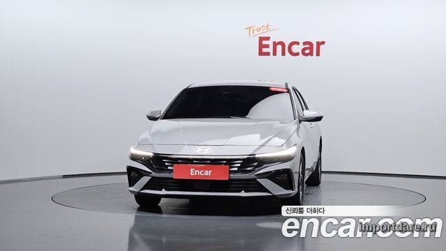 Hyundai Avante Hybrid интерьер