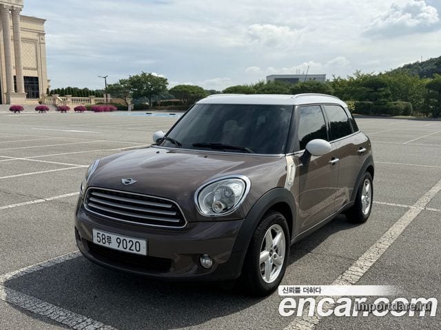 Mini Cooper D Countryman сбоку
