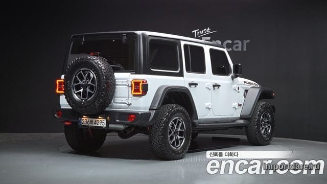 Jeep Wrangler сбоку