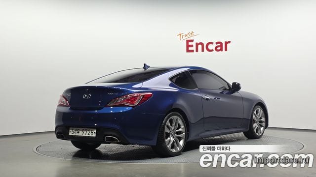 Hyundai Genesis Coupe сбоку