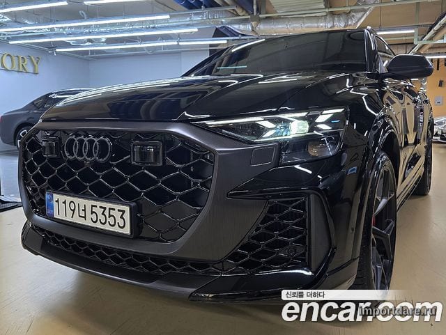 Audi RSQ8 сбоку