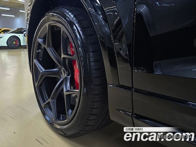 Audi RSQ8 интерьер
