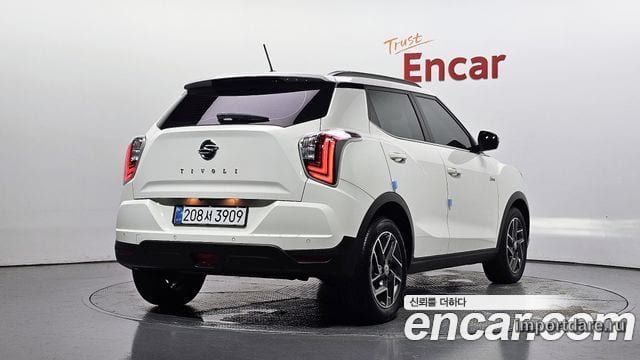 KGM Very New Tivoli сбоку