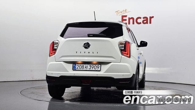 KGM Very New Tivoli сзади