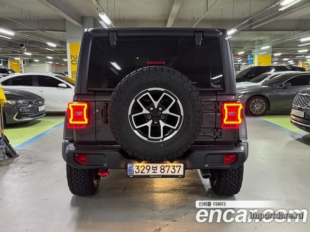 Jeep Wrangler сзади