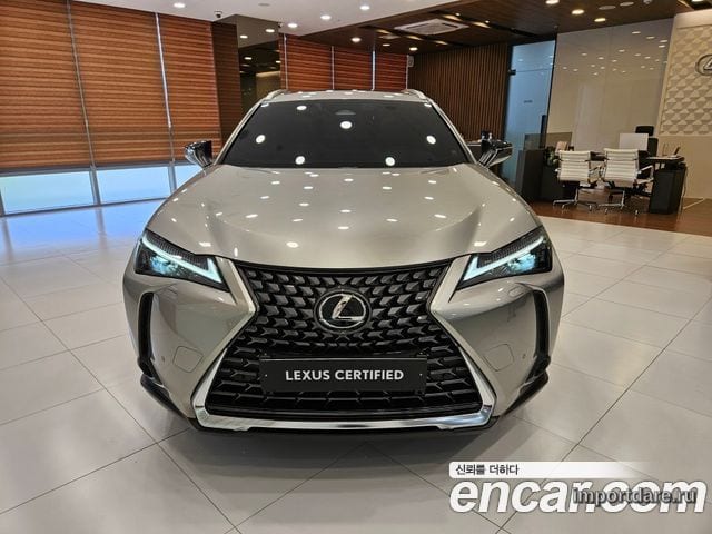 LEXUS UX300H 2026 — 8 934 км, серебристо-серый, Корея — под ключ — фото 3