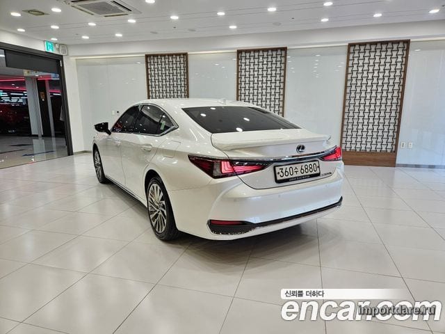 LEXUS ES300H 2026 — 6 198 км, белый-перламутр, Корея — под ключ — фото 2