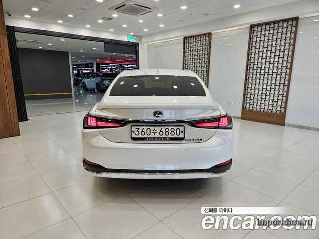 LEXUS ES300H 2026 — 6 198 км, белый-перламутр, Корея — под ключ — фото 4