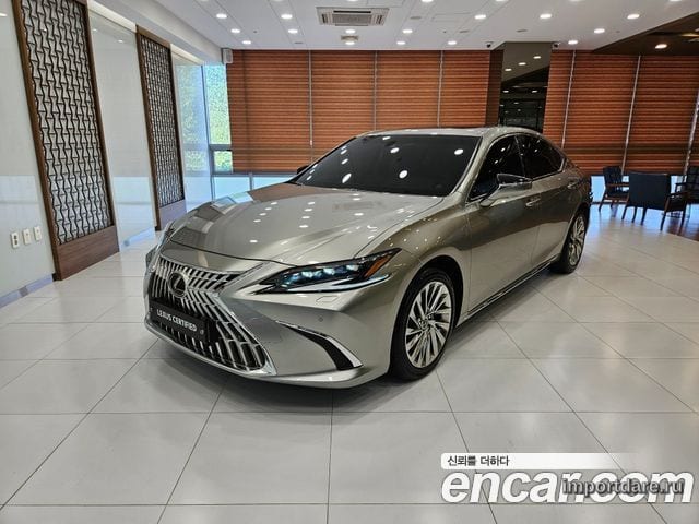 Lexus Es спереди