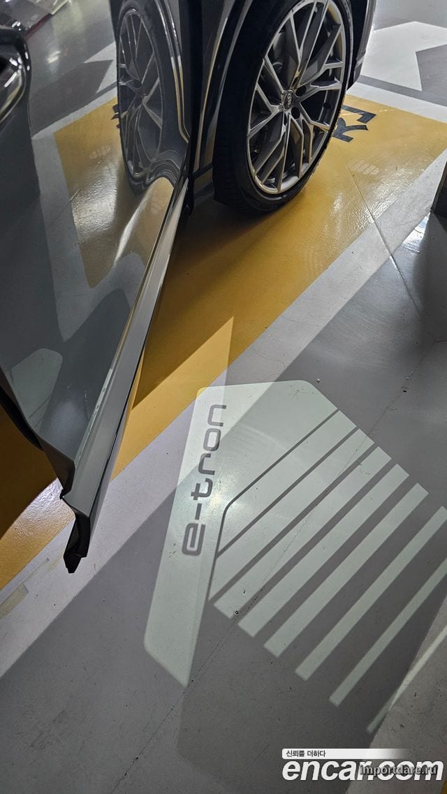 AUDI Q4 E-TRON 2026 — 6 900 км, серебристо-серый, Корея — под ключ — фото 4