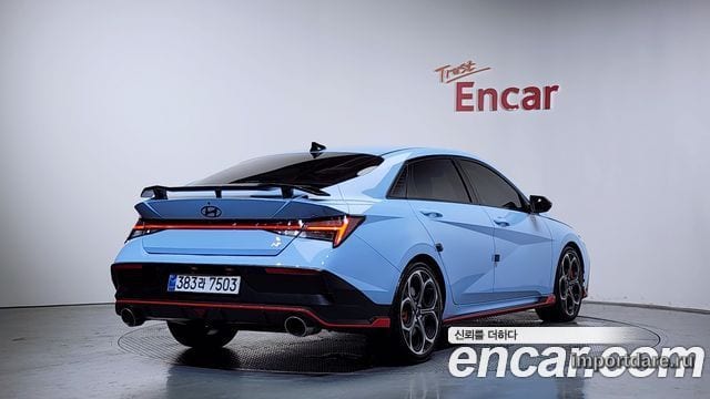 Hyundai Avante сбоку