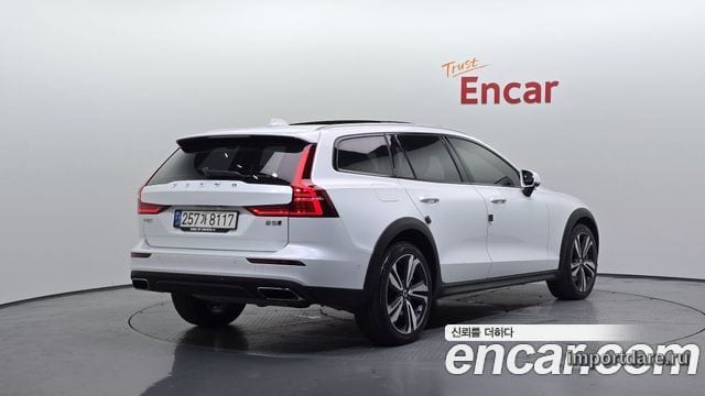 VOLVO V60 CROSS COUNTRY 2021 — 60 358 км, белый, Корея — под ключ — фото 2
