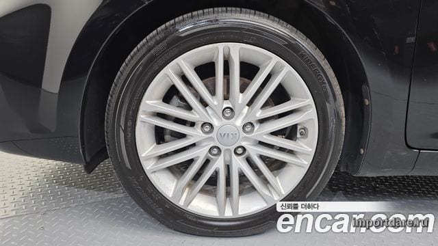 Kia Carens детали