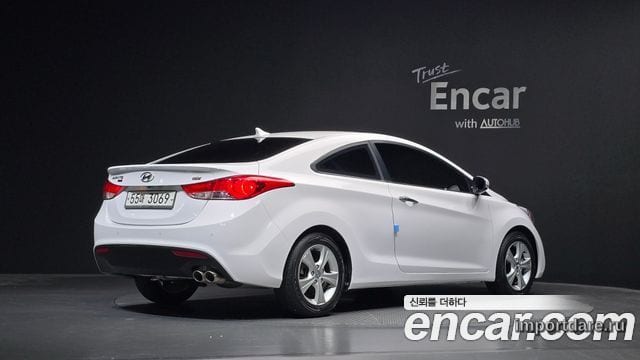 Hyundai Avante Coupe сбоку