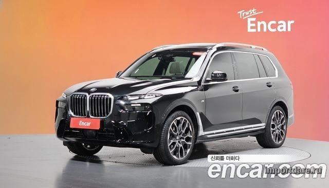 BMW X7 сбоку