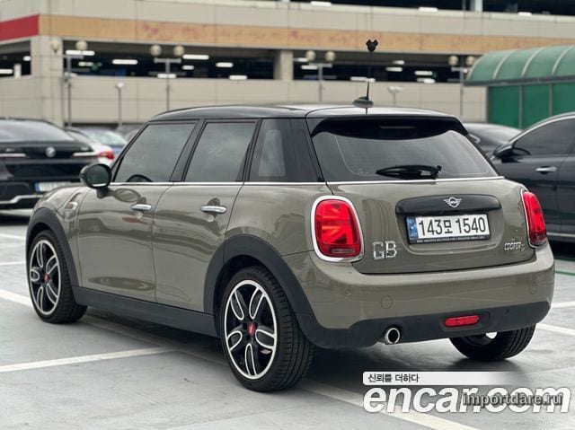 Mini Cooper D сзади