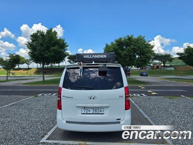 Hyundai Grand Starex сзади