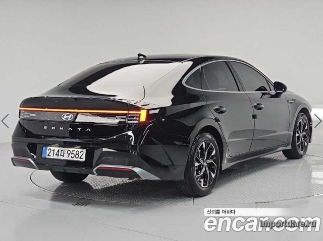 Hyundai Sonata сзади
