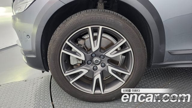 VOLVO V90 CROSS COUNTRY 2019 — 140 016 км, серый, Корея — под ключ — фото 5