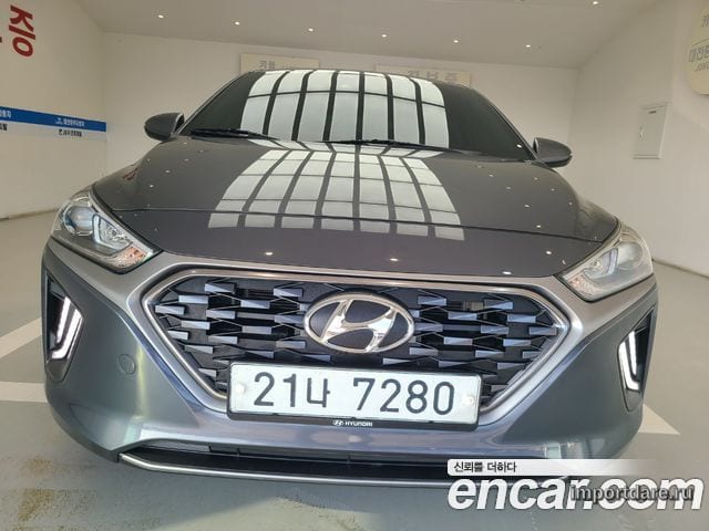 Hyundai Ioniq Hybrid сбоку