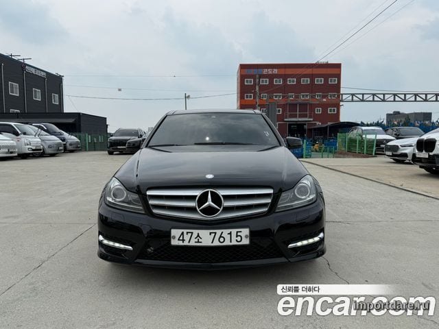 MERCEDES-BENZ C-CLASS W204 2013 — 100 897 км, чёрный, Корея — под ключ — фото 1