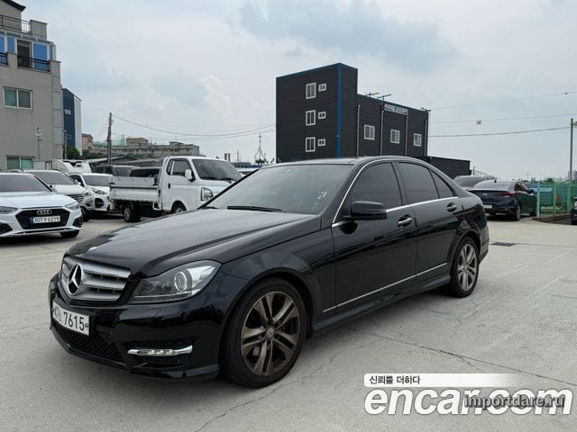 MERCEDES-BENZ C-CLASS W204 2013 — 100 897 км, чёрный, Корея — под ключ — фото 2