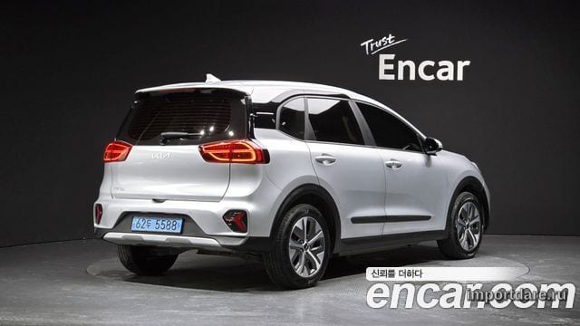 KIA NIRO PLUS 2023 — 28 907 км, серебристый, Корея — под ключ — фото 1