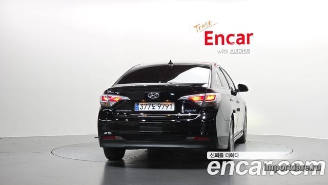 Hyundai Sonata Hybrid сзади