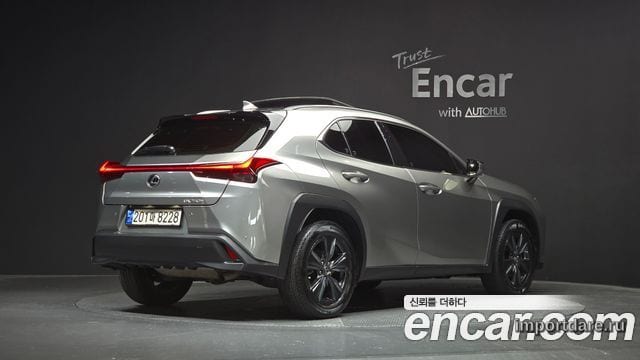 LEXUS UX250H 2024 — 39 755 км, серебристо-серый, Корея — под ключ — фото 2