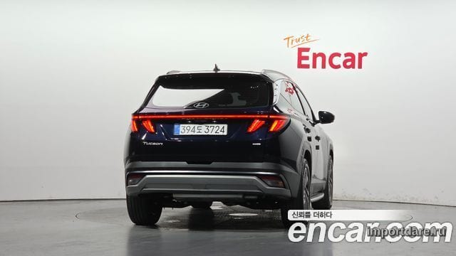Hyundai Tucson Hybrid сзади