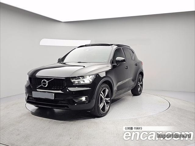 VOLVO XC40 2019 — 88 744 км, чёрный, Корея — под ключ — фото 1
