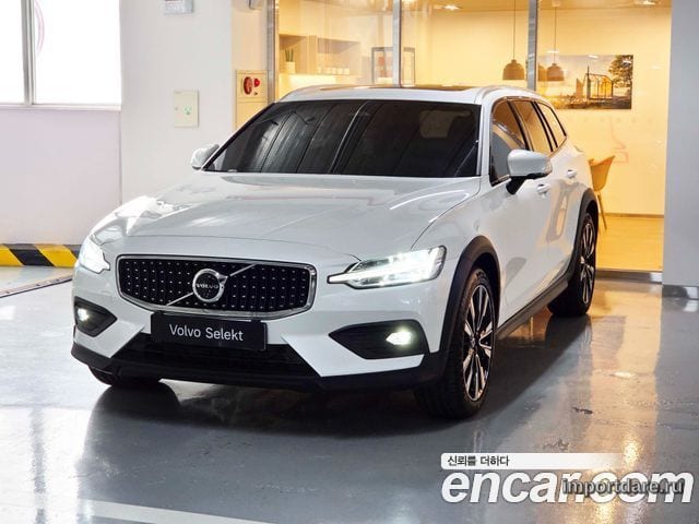 Volvo V60 2025