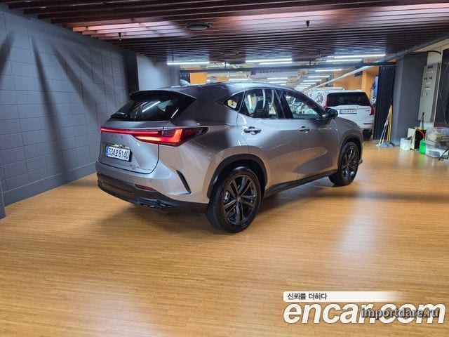 Lexus Nx сбоку