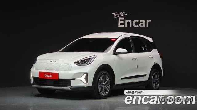 KIA NIRO PLUS 2023 — 114 574 км, белый, Корея — под ключ — фото 1
