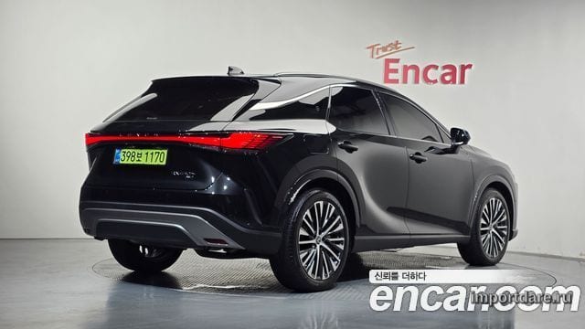 Lexus RX450H сбоку