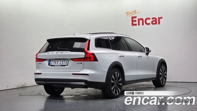 Volvo V60 2025
