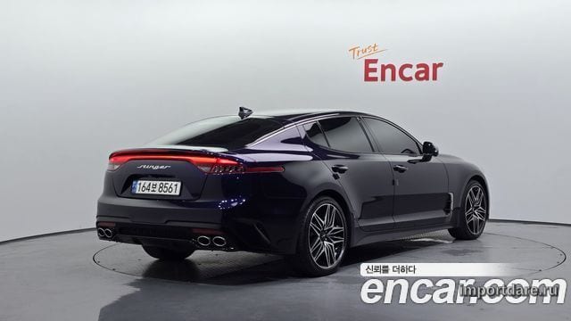 Kia Stinger Meister сбоку