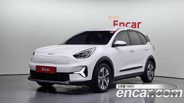 Kia Niro Plus спереди