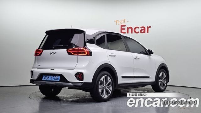 Kia Niro Plus сбоку