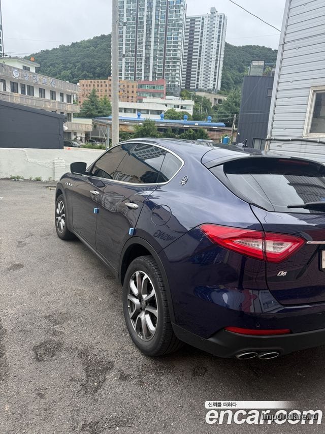MASERATI LEVANTE 2018 — 141 000 км, синий, Корея — под ключ — фото 2