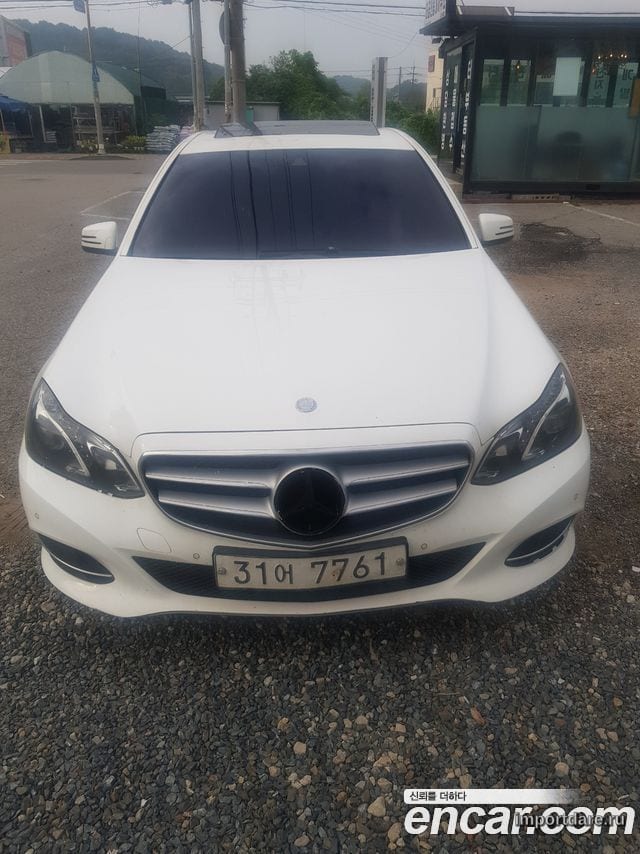 MERCEDES-BENZ E-CLASS W212 2015 — 320 000 км, белый, Корея — под ключ — фото 1