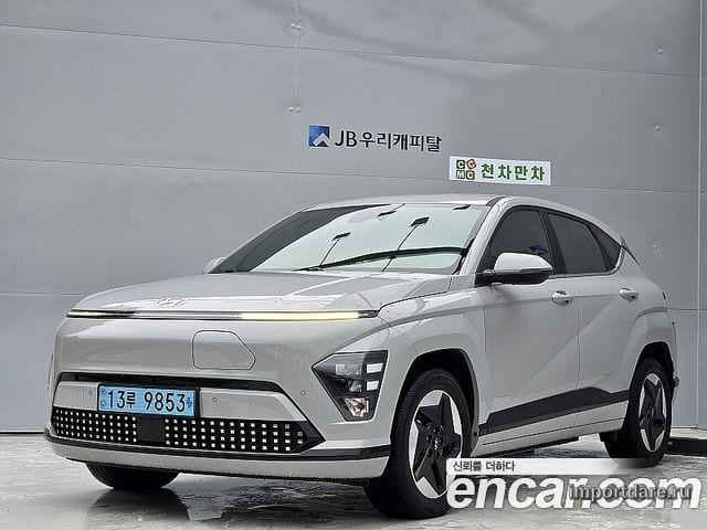 HYUNDAI KONA ELECTRIC 2025 — 24 553 км, серебристо-серый, Корея — под ключ — фото 1