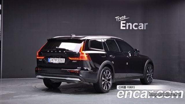 Volvo V60 2025
