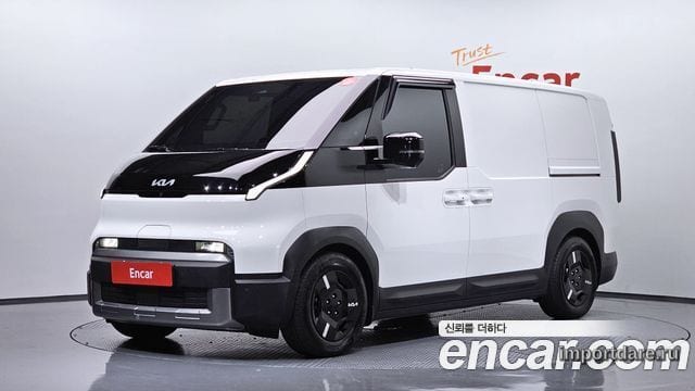 Kia PV5 спереди