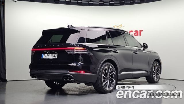 Lincoln Aviator сбоку